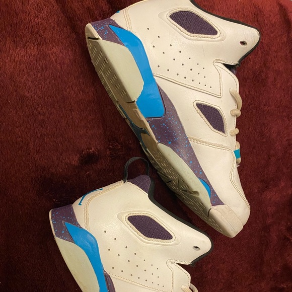 Girls Jordans Size 3Y - Picture 2 of 2